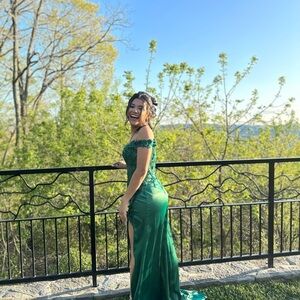 Elegant Green Off-Shoulder Dress